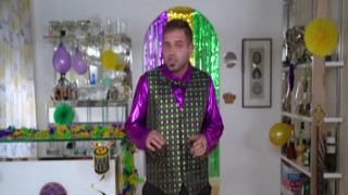 Violet Gems flashing her natural titties