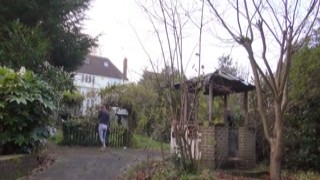 Charlotte wets her leggings